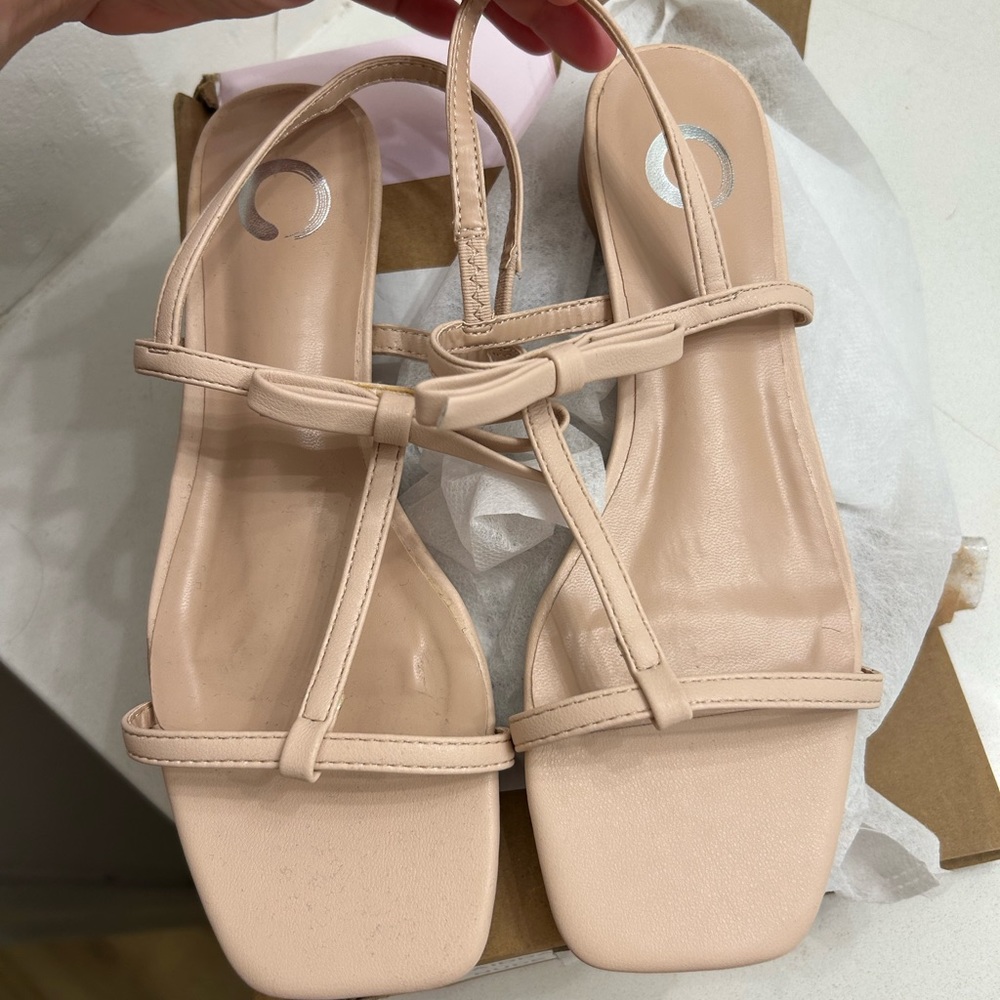 Leather T Strap, Nude Sandals with 1/2” heel and bow! Size 7